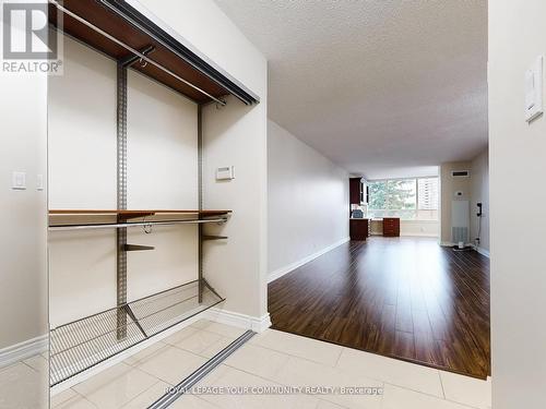 324 - 32 Clarissa Drive, Richmond Hill, ON - Indoor Photo Showing Other Room
