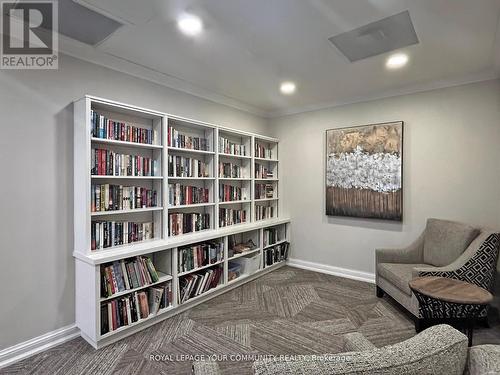 324 - 32 Clarissa Drive, Richmond Hill, ON - Indoor