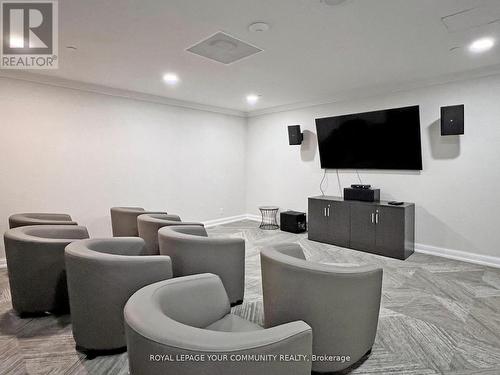 324 - 32 Clarissa Drive, Richmond Hill, ON - Indoor