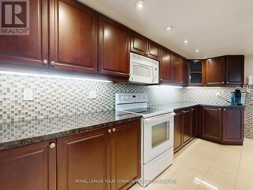 324 - 32 Clarissa Drive, Richmond Hill, ON - Indoor Photo Showing Kitchen
