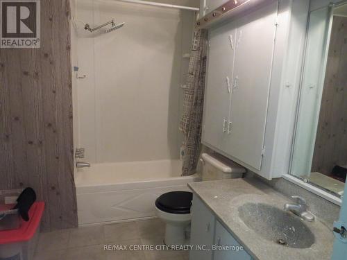4pc Bathroom - 4 - 3902 Dundas Street E, Thames Centre, ON - Indoor Photo Showing Bathroom