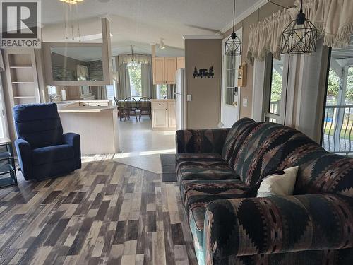 17 2650 Richardson Road, Quesnel, BC - Indoor Photo Showing Living Room