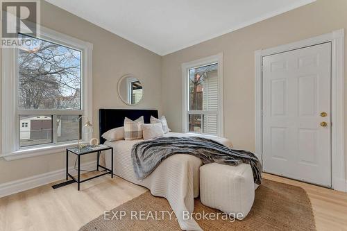 142 Sanford Avenue N, Hamilton, ON - Indoor Photo Showing Bedroom