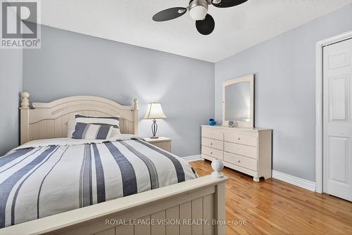 7 Montgomery Square, Brampton, ON - Indoor Photo Showing Bedroom