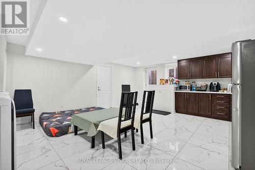 7 Montgomery Square, Brampton, ON - Indoor