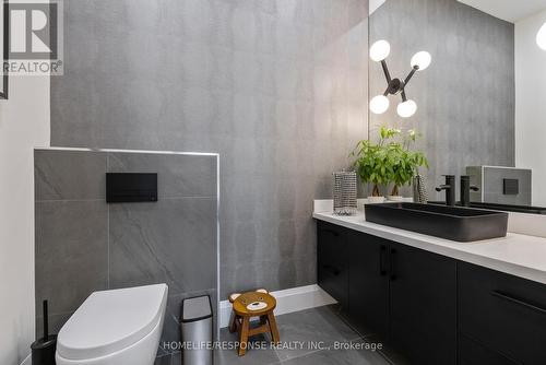 2110 Courtland Crescent, Mississauga, ON - Indoor Photo Showing Bathroom