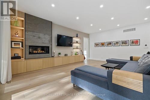 2110 Courtland Crescent, Mississauga, ON - Indoor Photo Showing Living Room With Fireplace