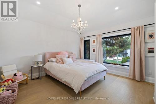 2110 Courtland Crescent, Mississauga, ON - Indoor Photo Showing Bedroom