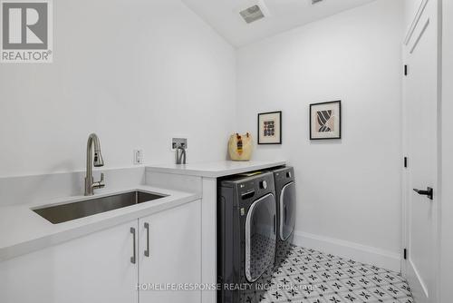 2110 Courtland Crescent, Mississauga, ON - Indoor Photo Showing Laundry Room