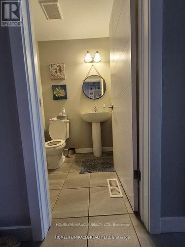 886 Robert Ferrie Drive, Kitchener, ON - Indoor Photo Showing Bathroom