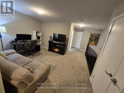 886 Robert Ferrie Drive, Kitchener, ON - Indoor