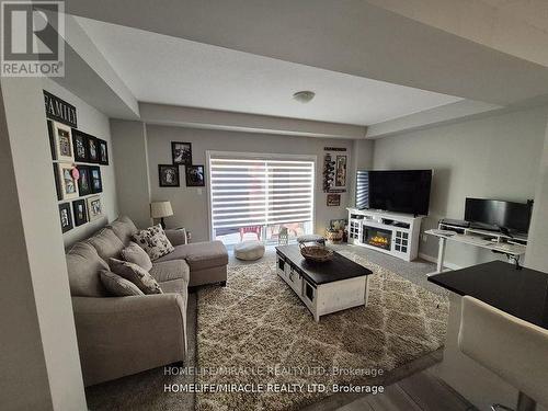 886 Robert Ferrie Drive, Kitchener, ON - Indoor Photo Showing Living Room