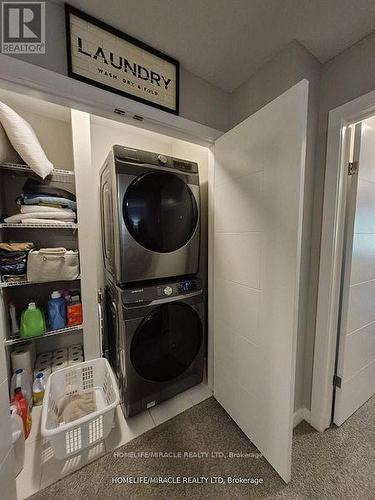886 Robert Ferrie Drive, Kitchener, ON - Indoor Photo Showing Laundry Room