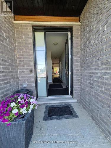 886 Robert Ferrie Drive, Kitchener, ON - Outdoor With Exterior