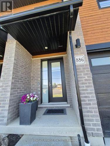 886 Robert Ferrie Drive, Kitchener, ON - Outdoor With Exterior