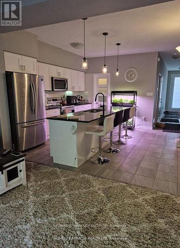 886 Robert Ferrie Drive, Kitchener, ON - Indoor Photo Showing Kitchen