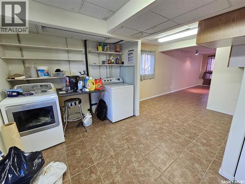 807 3Rd Avenue W, Meadow Lake, SK - Indoor Photo Showing Laundry Room