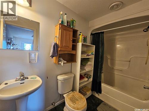 807 3Rd Avenue W, Meadow Lake, SK - Indoor Photo Showing Bathroom