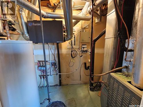 807 3Rd Avenue W, Meadow Lake, SK - Indoor Photo Showing Basement