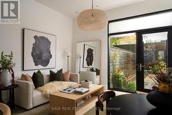 110B PALMERSTON AVENUE  Toronto, ON M6J 1J1