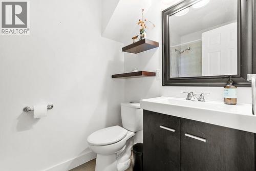 3155 Gordon Drive Unit# 304, Kelowna, BC - Indoor Photo Showing Bathroom