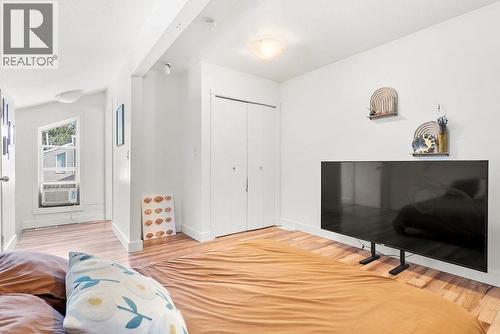 3155 Gordon Drive Unit# 304, Kelowna, BC - Indoor Photo Showing Bedroom