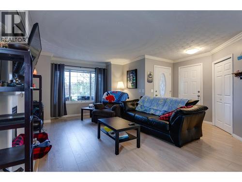 6100 Old Vernon Road Unit# 54, Kelowna, BC - Indoor Photo Showing Living Room
