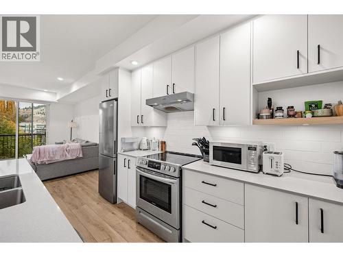 Electric range with 4 burners, with hood - 660 Cawston Avenue Unit# 313, Kelowna, BC - Indoor Photo Showing Kitchen With Stainless Steel Kitchen With Double Sink With Upgraded Kitchen