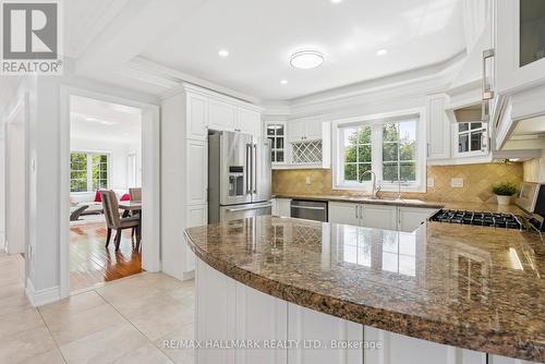 197 Aspenwood Drive, Newmarket, ON - Indoor Photo Showing Kitchen With Upgraded Kitchen