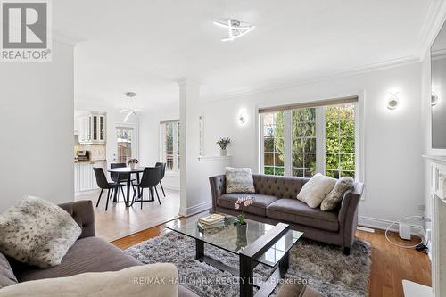 197 Aspenwood Drive, Newmarket, ON - Indoor Photo Showing Living Room