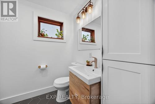 154 Park Road, Tiny, ON - Indoor Photo Showing Bathroom