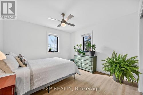 154 Park Road, Tiny, ON - Indoor Photo Showing Bedroom