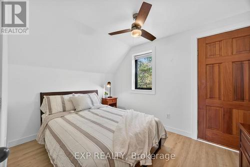 154 Park Road, Tiny, ON - Indoor Photo Showing Bedroom