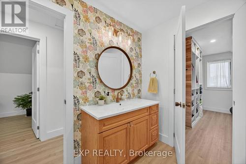 154 Park Road, Tiny, ON - Indoor Photo Showing Bathroom