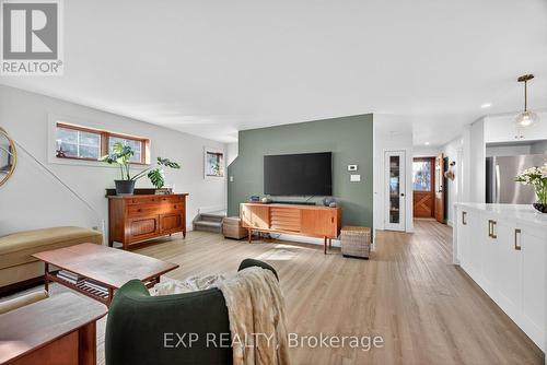 154 Park Road, Tiny, ON - Indoor Photo Showing Living Room