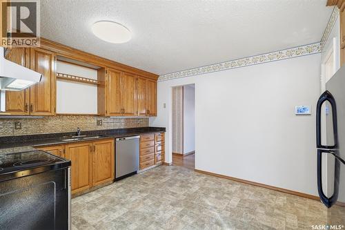 449 Simon Fraser Crescent, Saskatoon, SK - Indoor Photo Showing Kitchen