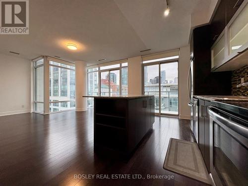 918 - 90 Stadium Road, Toronto, ON - Indoor Photo Showing Kitchen