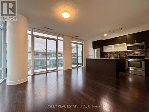 918 - 90 Stadium Road, Toronto, ON - Indoor Photo Showing Kitchen