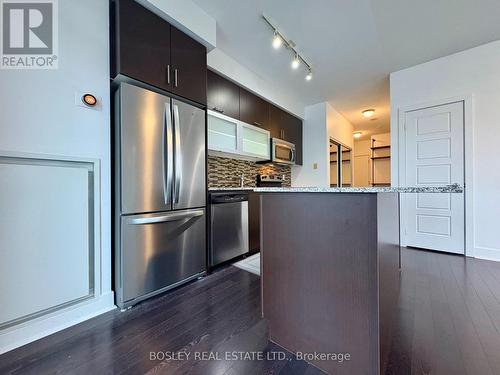 918 - 90 Stadium Road, Toronto, ON - Indoor Photo Showing Kitchen