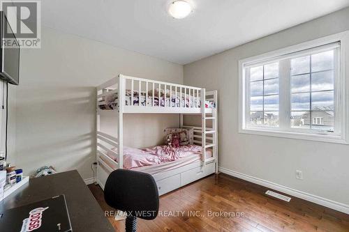 1200 Langley Circle, Oshawa, ON - Indoor Photo Showing Bedroom