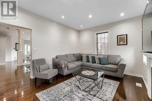 1200 Langley Circle, Oshawa, ON - Indoor Photo Showing Living Room