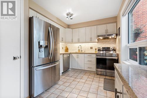 449 Mallorytown Avenue, Mississauga, ON - Indoor Photo Showing Kitchen