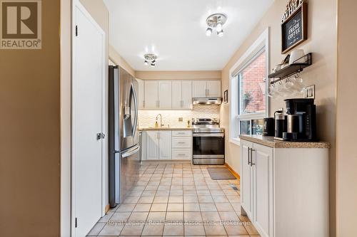 449 Mallorytown Avenue, Mississauga, ON - Indoor Photo Showing Kitchen
