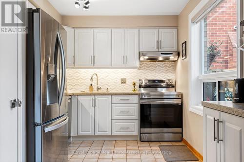 449 Mallorytown Avenue, Mississauga, ON - Indoor Photo Showing Kitchen With Upgraded Kitchen