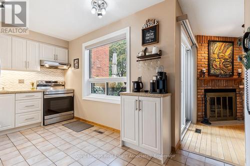 449 Mallorytown Avenue, Mississauga, ON - Indoor Photo Showing Kitchen