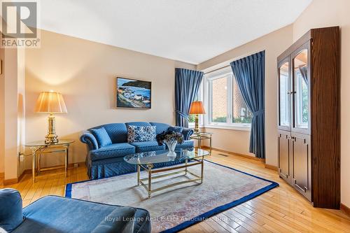 449 Mallorytown Avenue, Mississauga, ON - Indoor Photo Showing Living Room