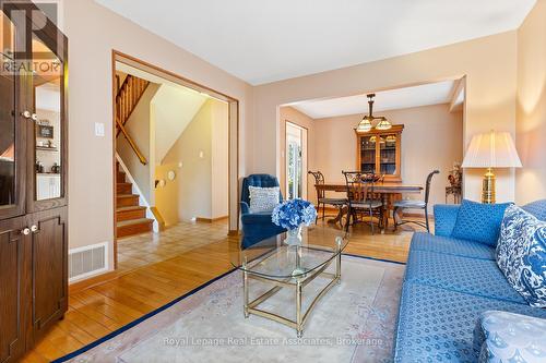 449 Mallorytown Avenue, Mississauga, ON - Indoor Photo Showing Living Room