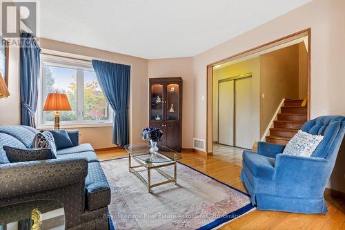 449 Mallorytown Avenue, Mississauga, ON - Indoor Photo Showing Living Room