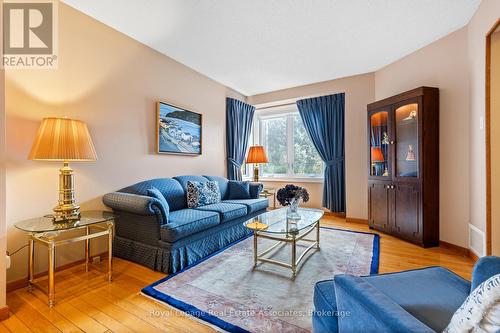 449 Mallorytown Avenue, Mississauga, ON - Indoor Photo Showing Living Room