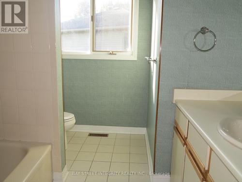 38 Orkney Crescent, London North, ON - Indoor Photo Showing Bathroom